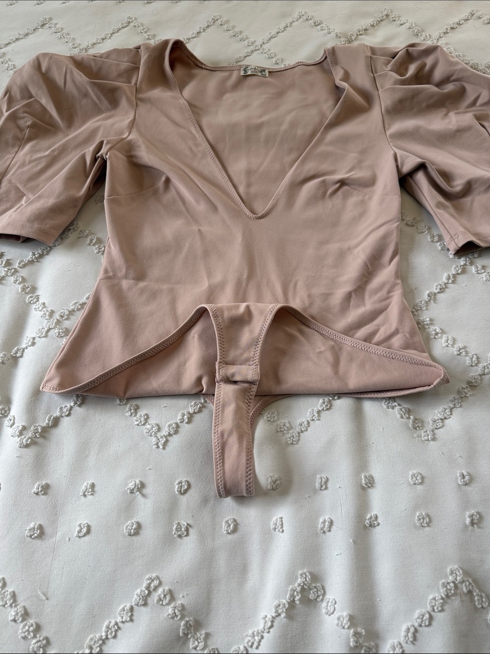 Free People Puff Sleeve V-Neck Bodysuit Blush Size Small NWOT - Picture 6 of 9
